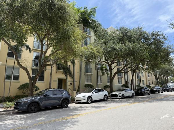 630 S SAPODILLA Avenue, Unit 323, West Palm Beach, FL 33401