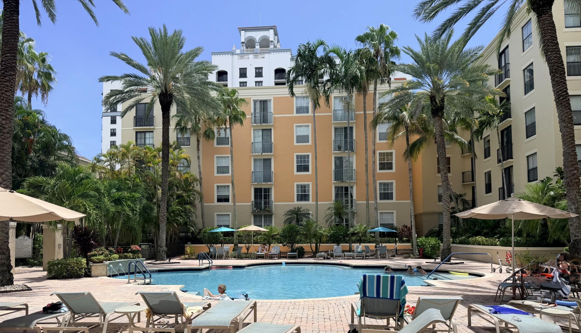 630 S Sapodilla Avenue, Unit 323, West Palm Beach, FL 33401 Photo