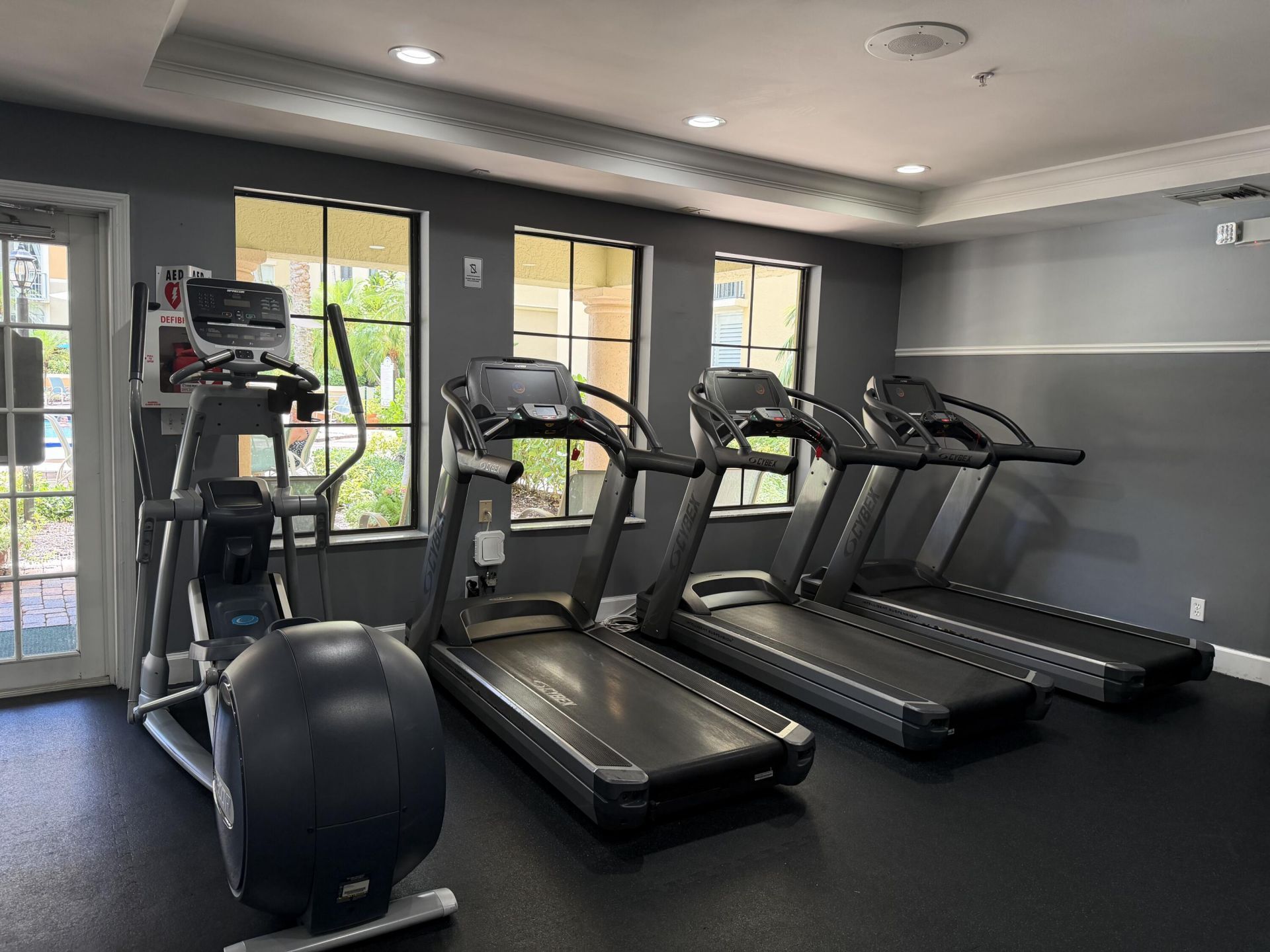 630 S Sapodilla Avenue, Unit 323, West Palm Beach, FL 33401 Photo