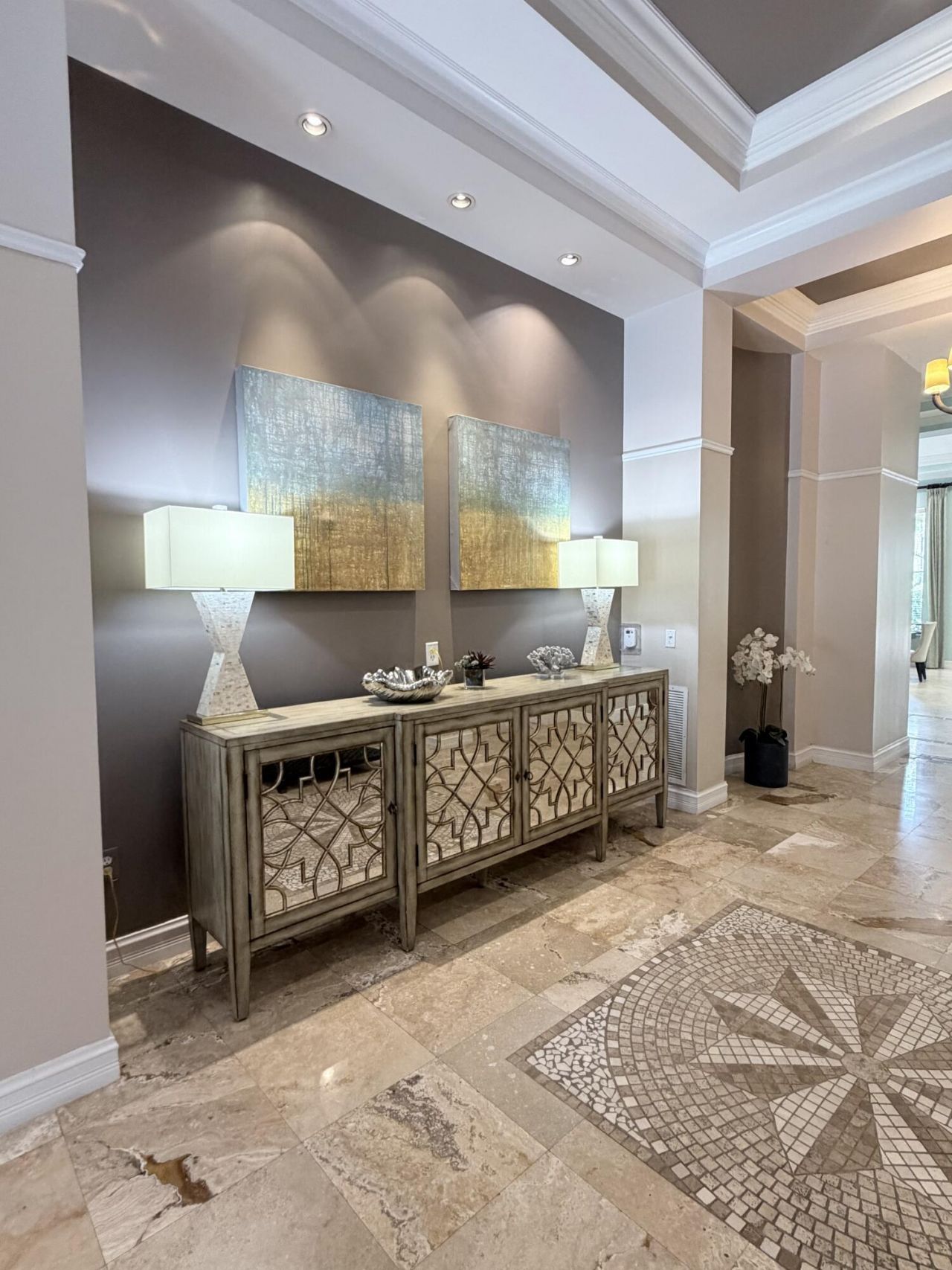 630 S Sapodilla Avenue, Unit 323, West Palm Beach, FL 33401 Photo