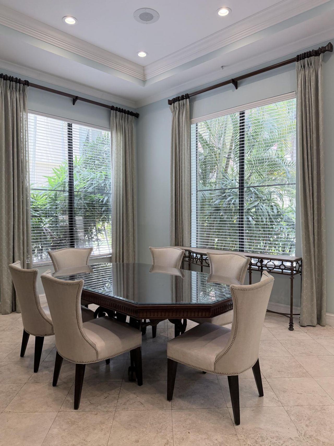 630 S Sapodilla Avenue, Unit 323, West Palm Beach, FL 33401 Photo