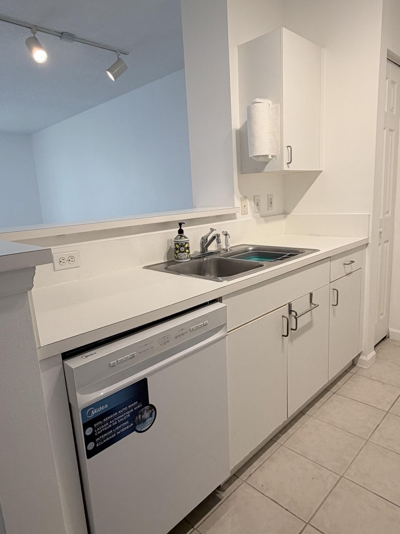 630 S Sapodilla Avenue, Unit 323, West Palm Beach, FL 33401 Photo