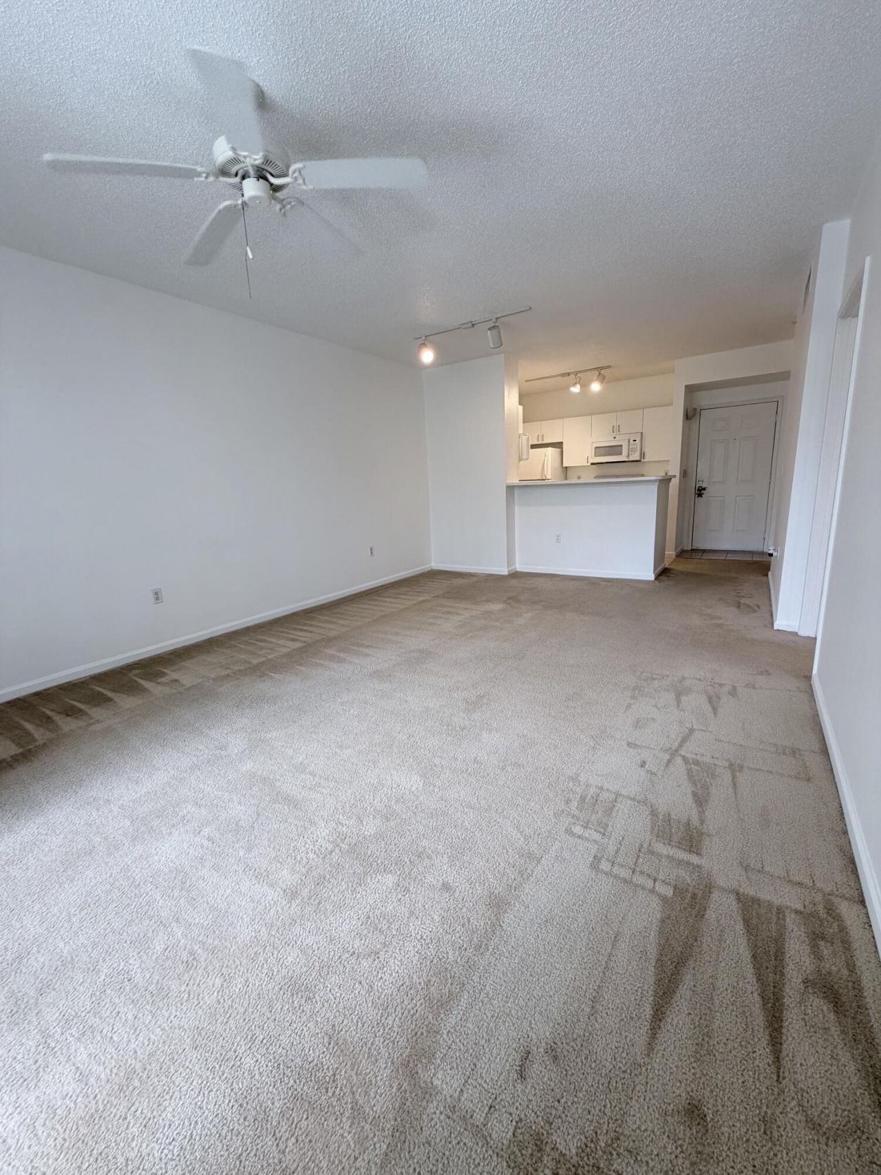 630 S Sapodilla Avenue, Unit 323, West Palm Beach, FL 33401 Photo
