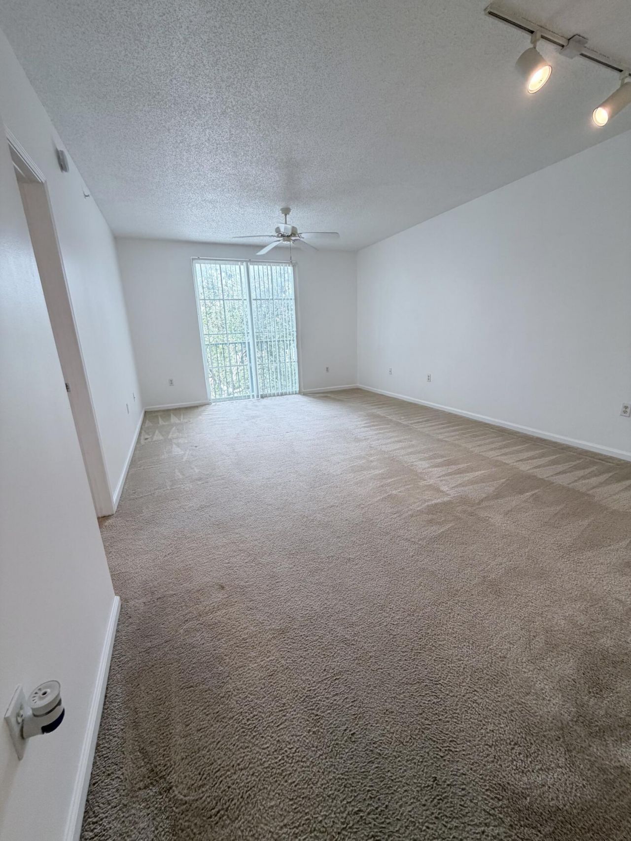 630 S Sapodilla Avenue, Unit 323, West Palm Beach, FL 33401 Photo