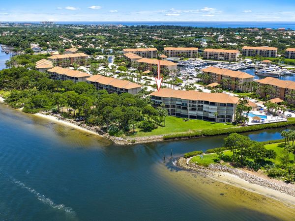 2201 Marina Isle Way, Jupiter, FL 33477