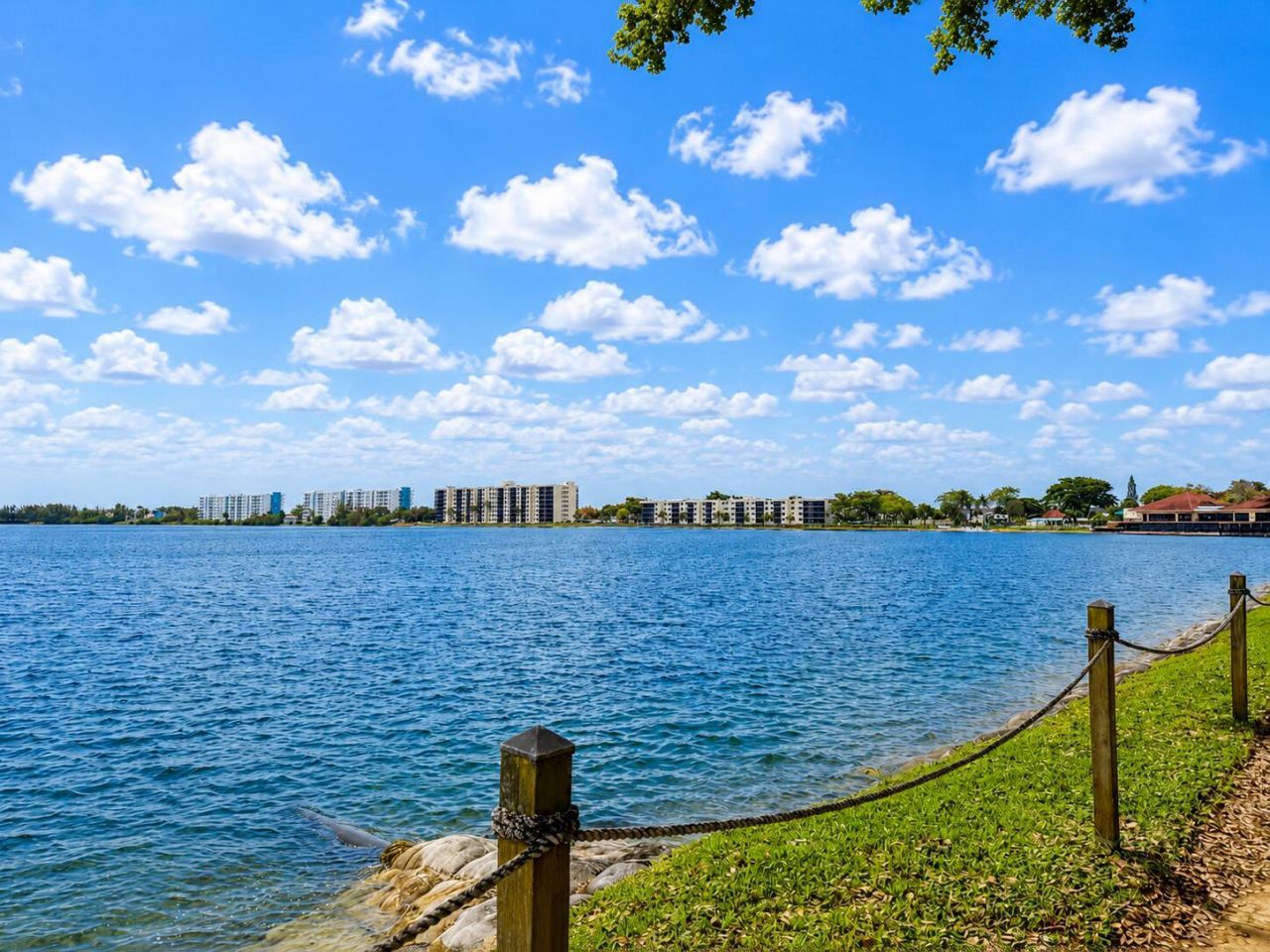 115 Lake Emerald Drive, Unit 210, Oakland Park, FL 33309 Photo