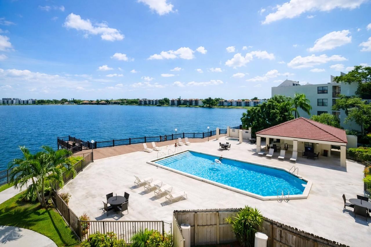 115 Lake Emerald Drive, Unit 210, Oakland Park, FL 33309 Photo