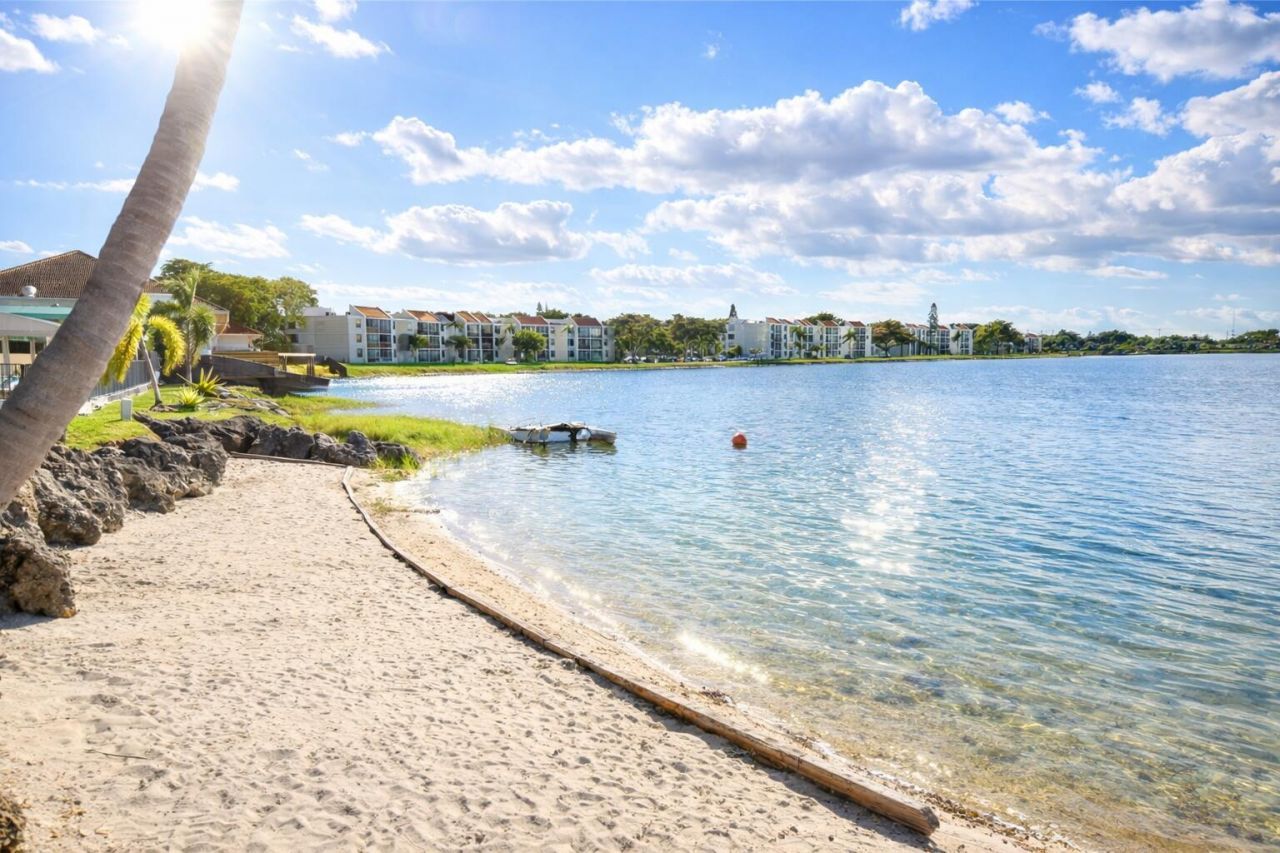115 Lake Emerald Drive, Unit 210, Oakland Park, FL 33309 Photo