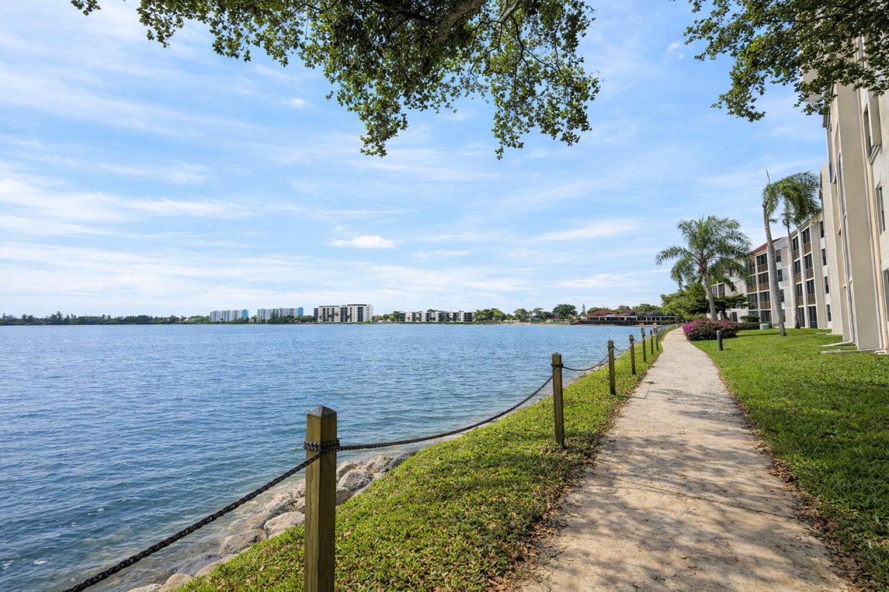 115 Lake Emerald Drive, Unit 210, Oakland Park, FL 33309 Photo