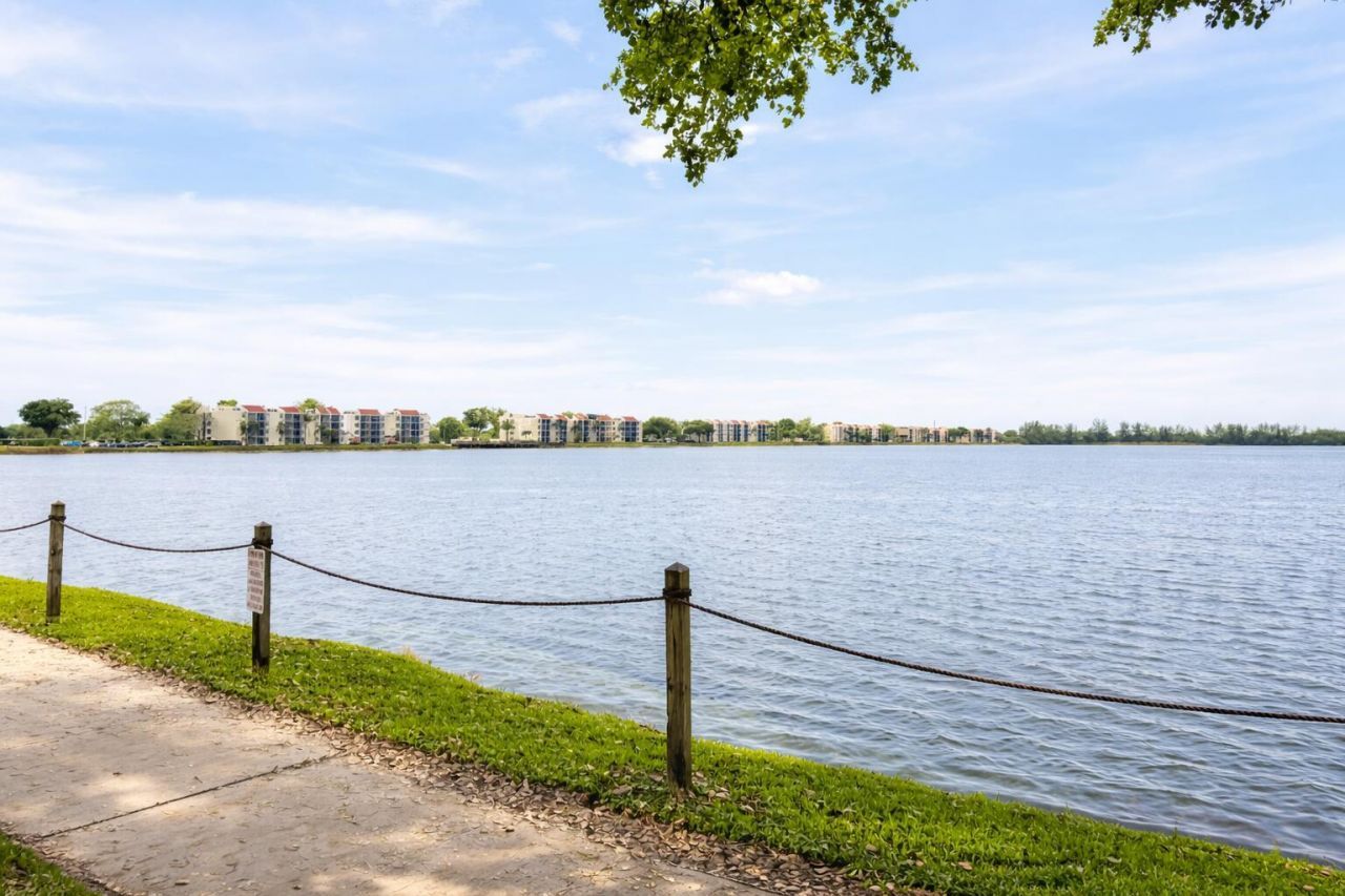 115 Lake Emerald Drive, Unit 210, Oakland Park, FL 33309 Photo