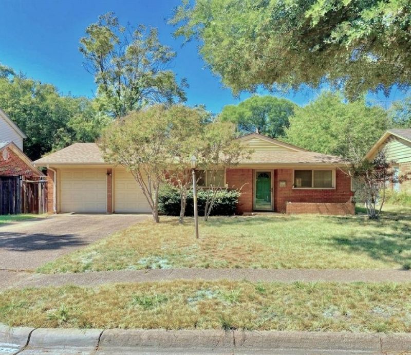 11319 Lanewood Circle, Dallas, TX 75218 Main Photo