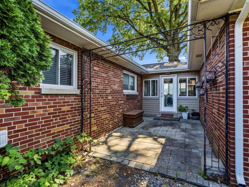 2827 DOVER Road, Columbus, OH 43209 Photo 19