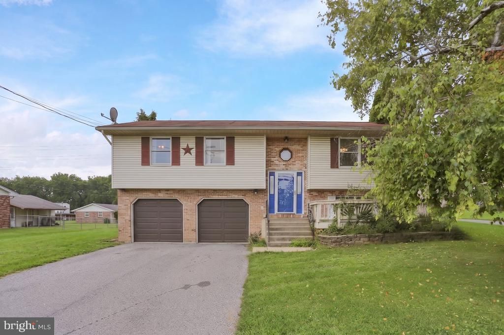 2435 LEVANS ROAD, COPLAY, PA 18037