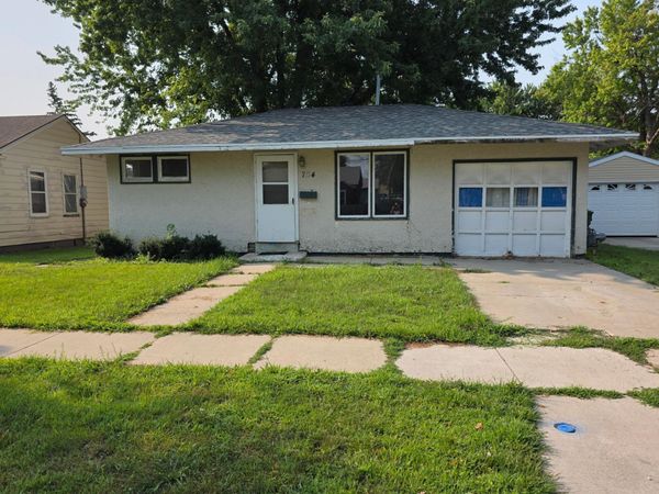 704 Dover Street, Worthington, MN 56187