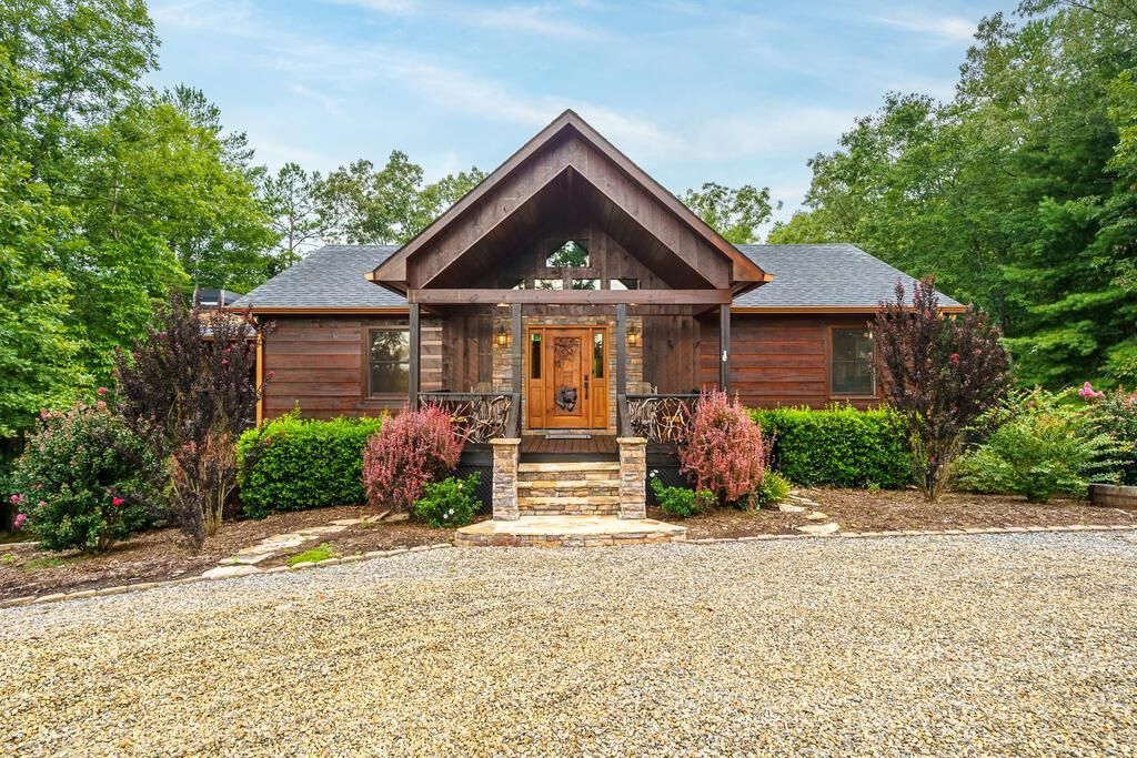 350 Kensington Drive Mineral Bluff, GA 30559