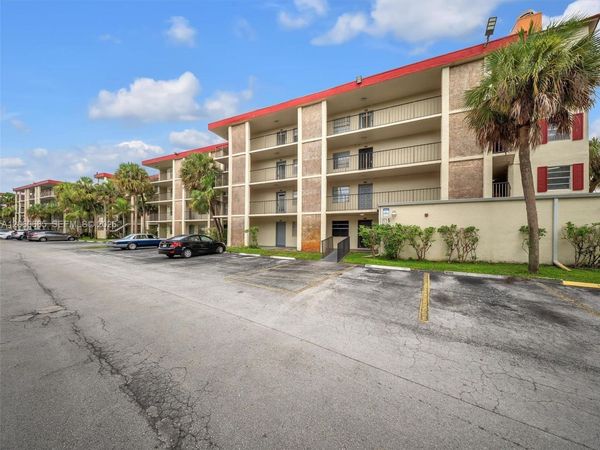 3070 NW 48th Ter, Unit 111, Lauderdale Lakes, FL 33313
