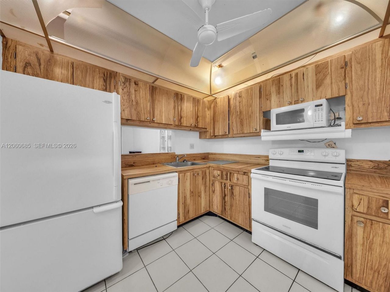 3070 NW 48th Ter, Unit 111, Lauderdale Lakes, FL 33313 Photo