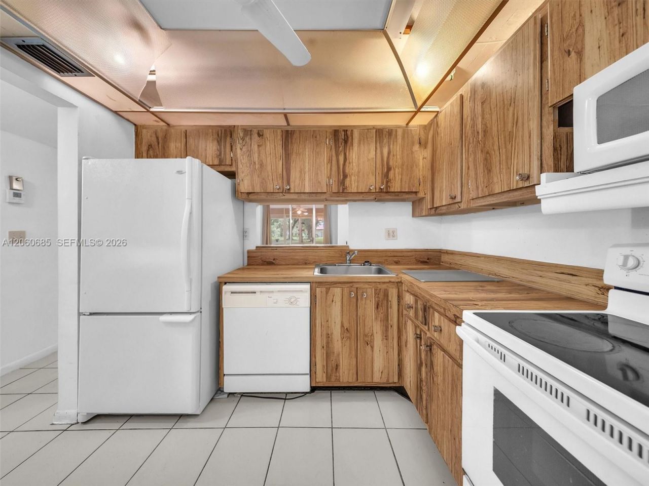3070 NW 48th Ter, Unit 111, Lauderdale Lakes, FL 33313 Photo