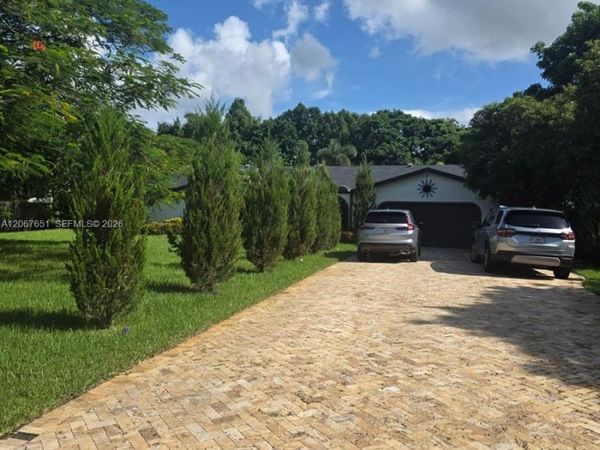 18611 SW 61st Ct , Southwest Ranches, FL 33332