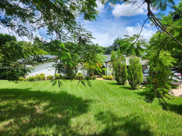 18611 SW 61st Ct, Southwest Ranches, FL 33332