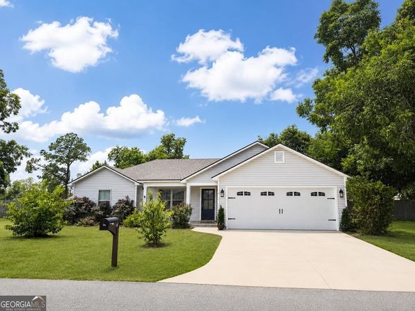 96 Pine Street, Ray City, GA 31645