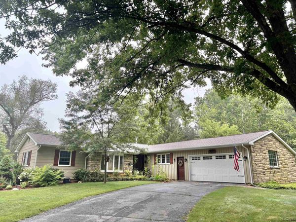 1719 Southgate , Adrian, MI 49221