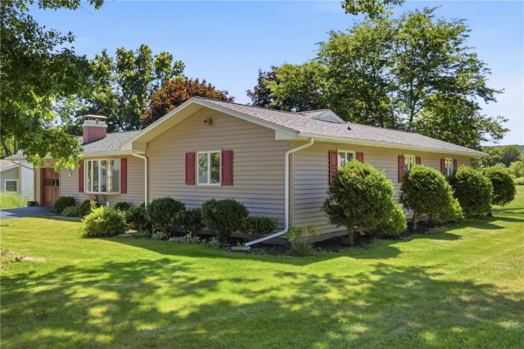 321 Burton Street, Bath, NY 14810 Main Photo