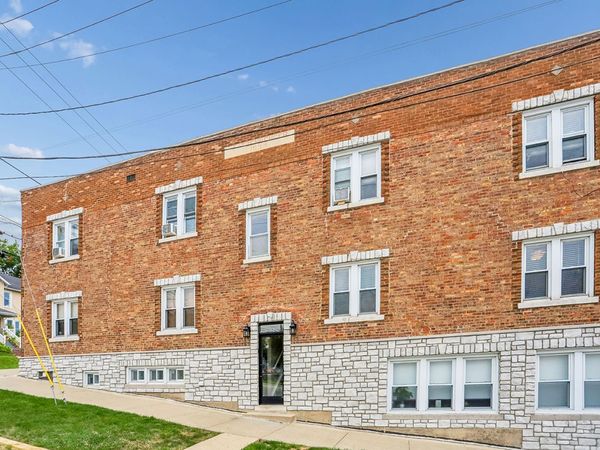 226 Lemont Street, Unit 2, Lemont, IL 60439