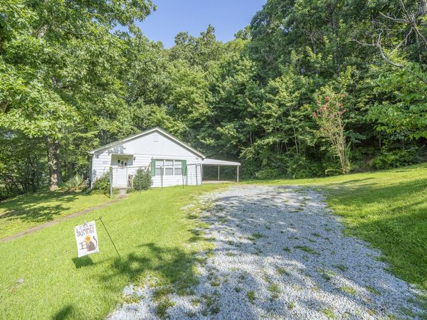 412 Walker St , Waynesboro, TN 38485