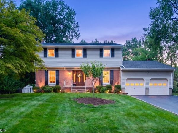 8 Cedar Ln, Roseland, NJ 07068