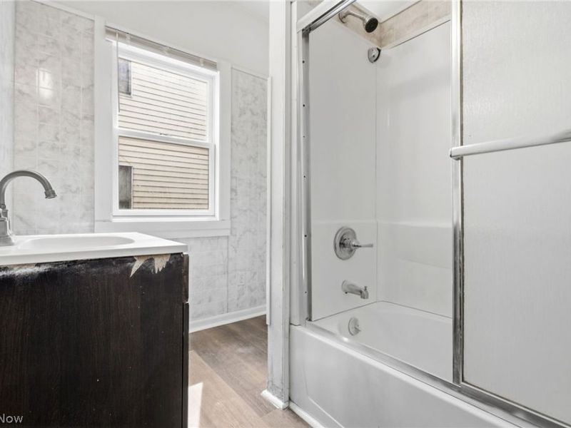 10113 Loretta Avenue, Cleveland, OH 44111 Photo 23
