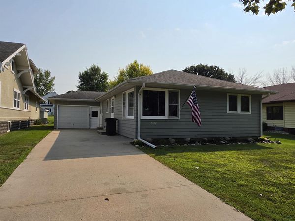 1018 10th Street, Sheldon, IA 51201