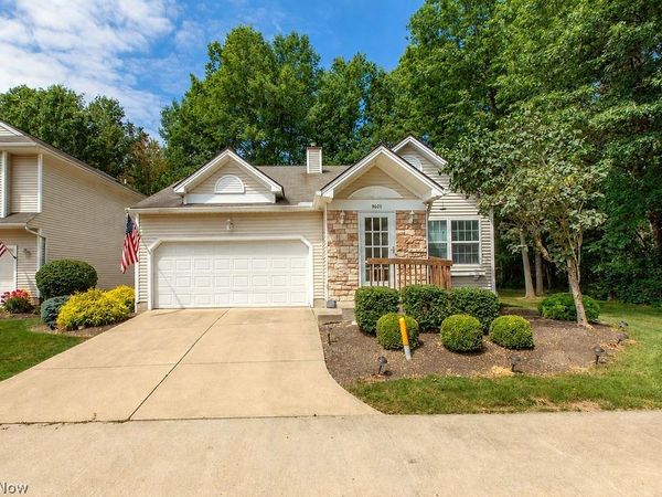 9020 Ashwood Court , Olmsted Falls, OH 44138
