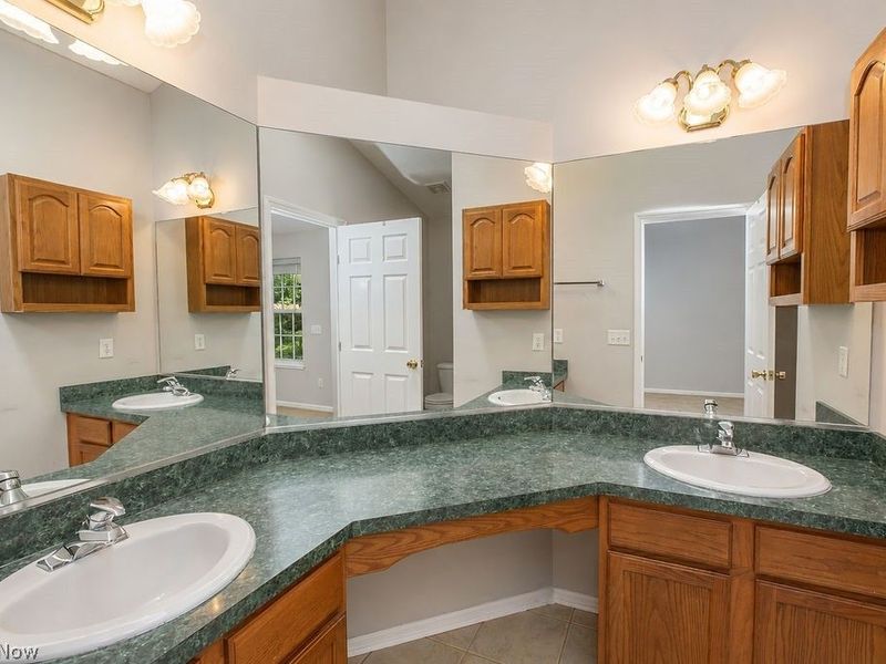 9020 Ashwood Court , Olmsted Falls, OH 44138 Photo 14