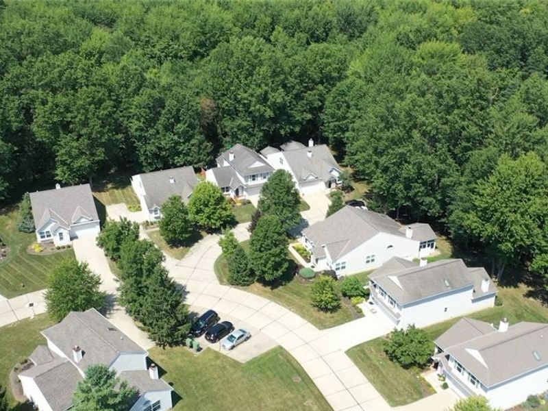 9020 Ashwood Court , Olmsted Falls, OH 44138 Photo 6
