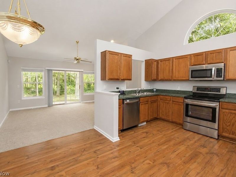 9020 Ashwood Court , Olmsted Falls, OH 44138 Photo 8