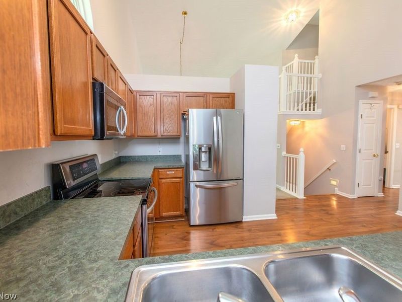 9020 Ashwood Court , Olmsted Falls, OH 44138 Photo 9