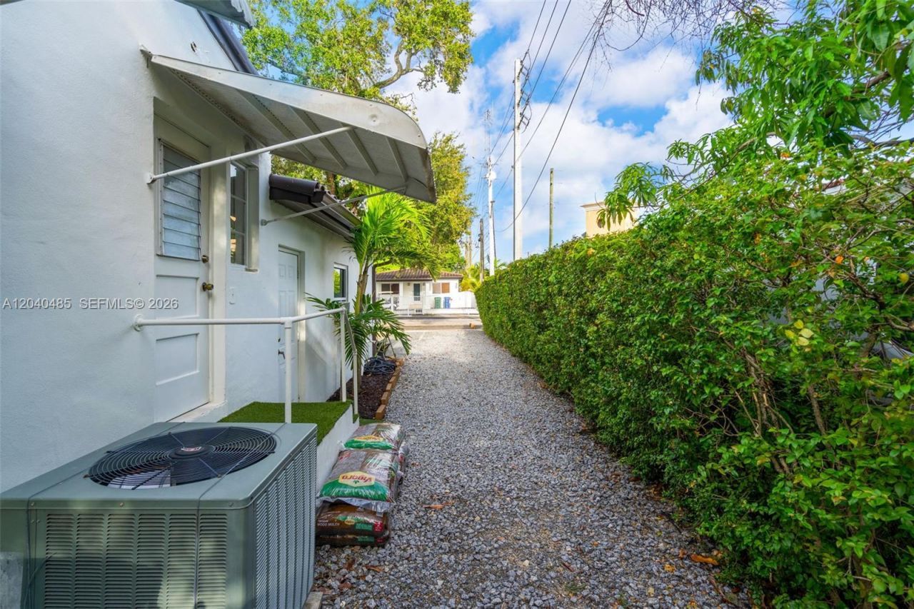 21 SW 59th Ave, Miami, FL 33144 Photo