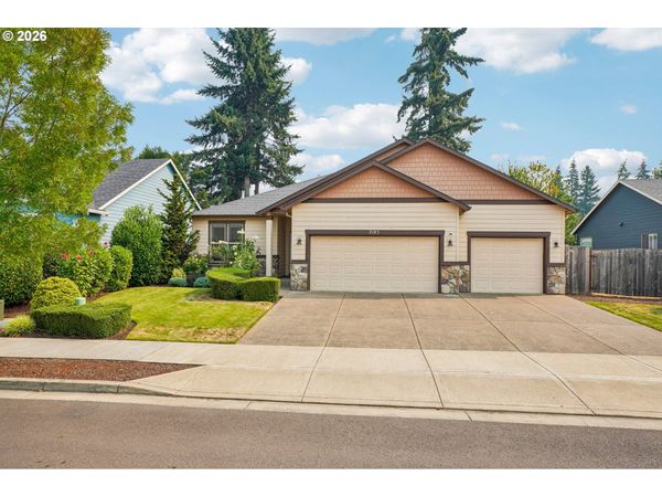 2185 THOMAS WAY, Hubbard, OR 97032