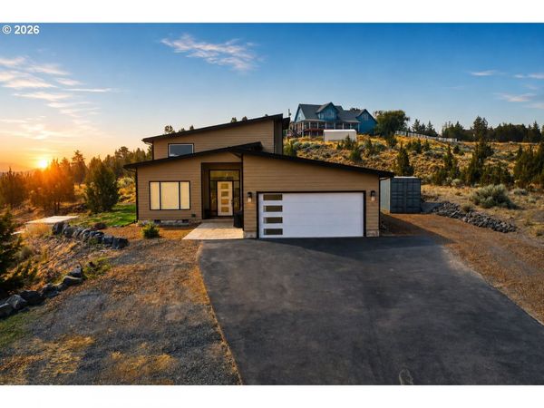 1901 NE CAMAS LN, Madras, OR 97741