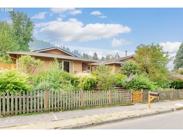 370 SW 4TH ST, Gresham, OR 97080