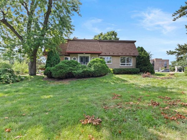 288 Middaugh Road , Clarendon Hills, IL 60514