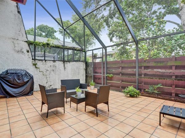 3003 Lakewood Ln , Hollywood, FL 33021