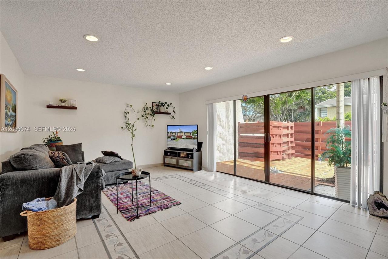 3003 Lakewood Ln, Hollywood, FL 33021 Photo