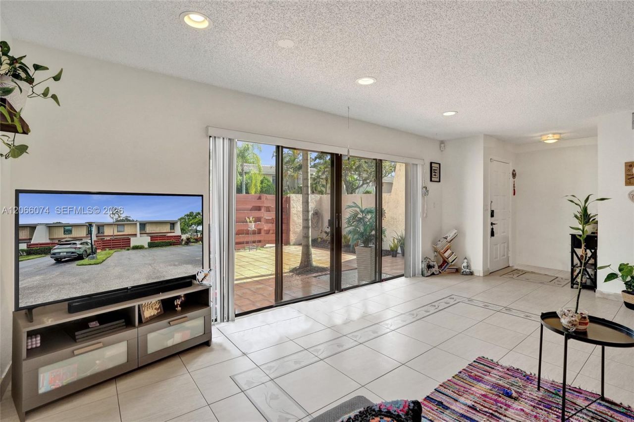 3003 Lakewood Ln, Hollywood, FL 33021 Photo