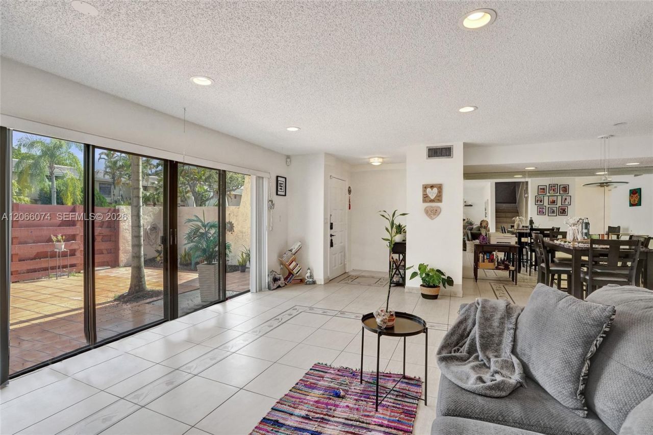 3003 Lakewood Ln, Hollywood, FL 33021 Photo