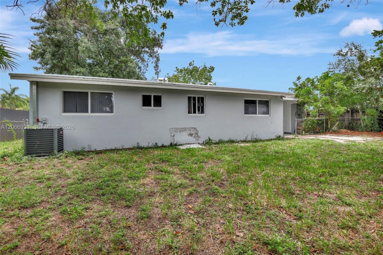 311 SW 68th Ter, Pembroke Pines, FL 33023 Photo