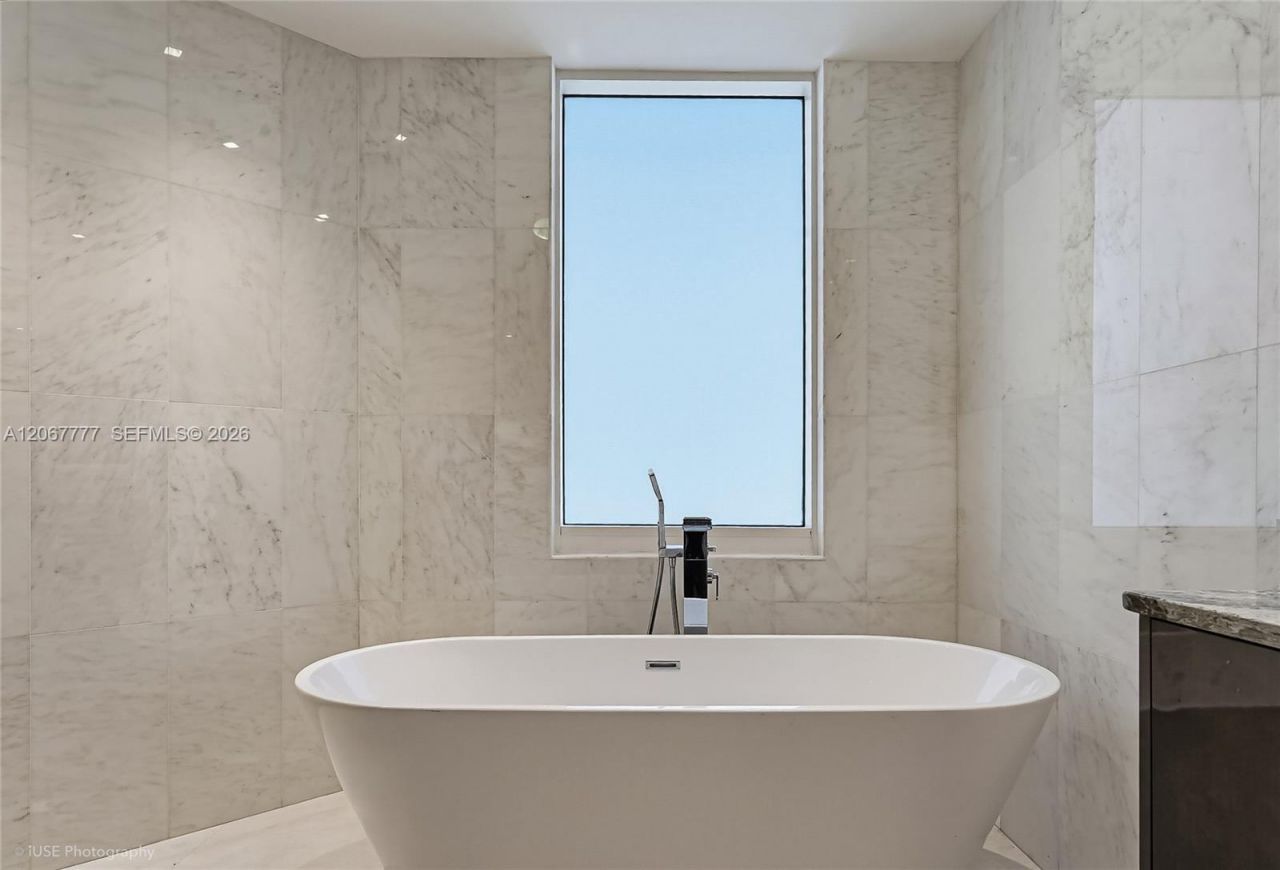 21200 Point Place, Unit 403, Aventura, FL 33180 Photo