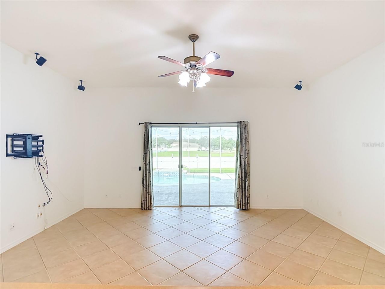 220 Ronja Lane, Valrico, FL 33594 Photo