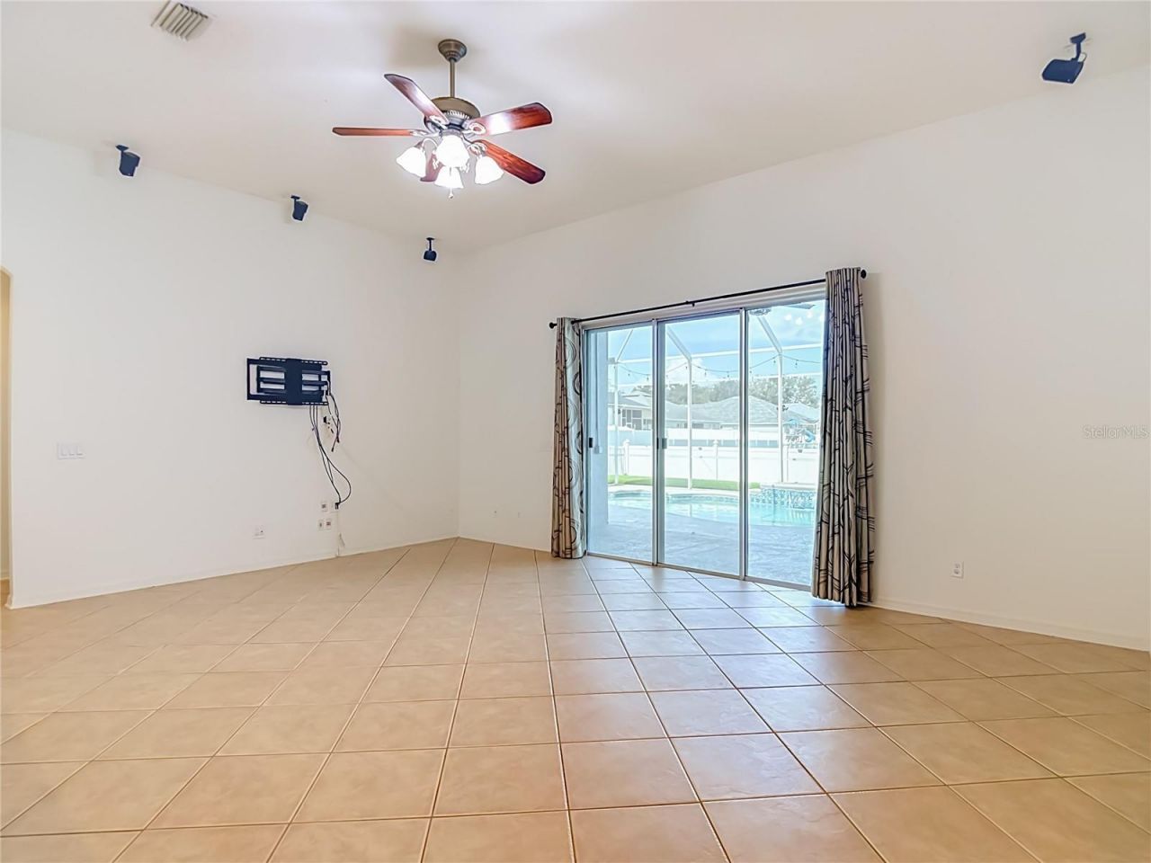 220 Ronja Lane, Valrico, FL 33594 Photo